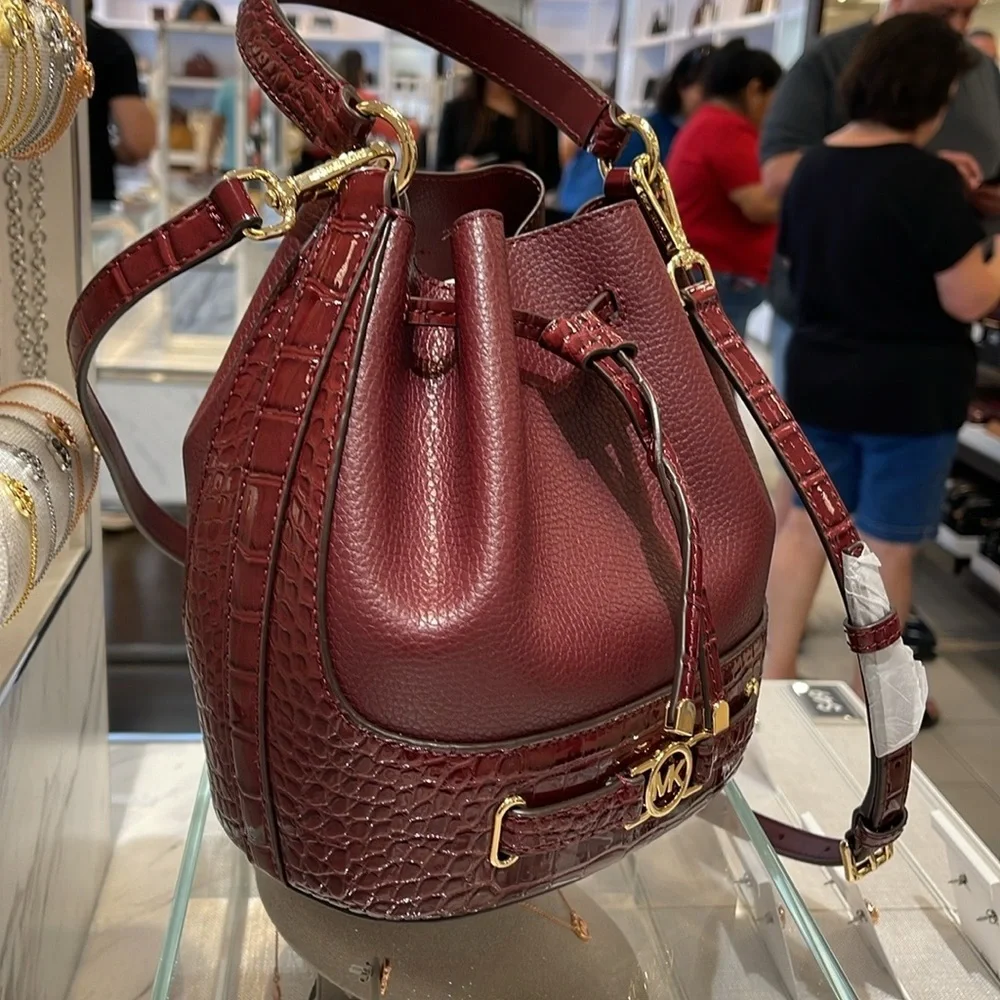 MICHAEL KORS  Reed Medium Pebbled Leather Belted Bucket Messenger Satchel Crossb